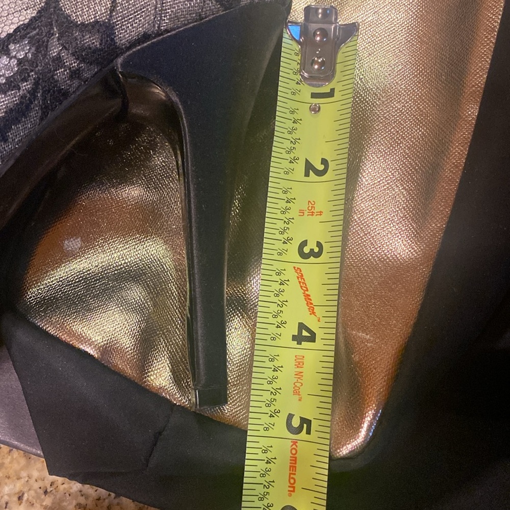 Stuart Weitzman - Picture 16 of 16